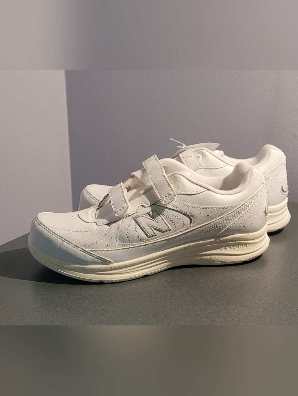 New Balance Mens' White Velcro Sneakers Size 8 Wide